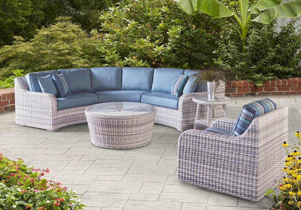 https://americanrattan.com/wp-content/uploads/2022/12/SOUTH-BEACH-SECTIONAL-SET-1200x840.jpg