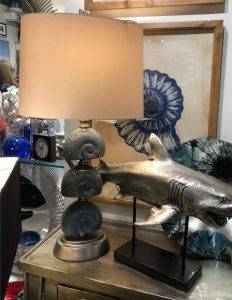 SHELL TABLE LAMP