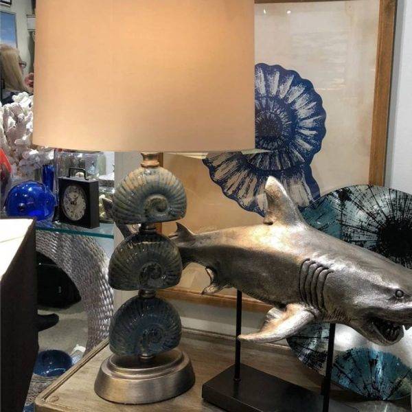 SHELL TABLE LAMP