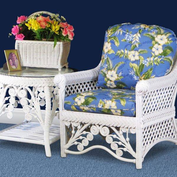 gazebo white lounge chair and end table