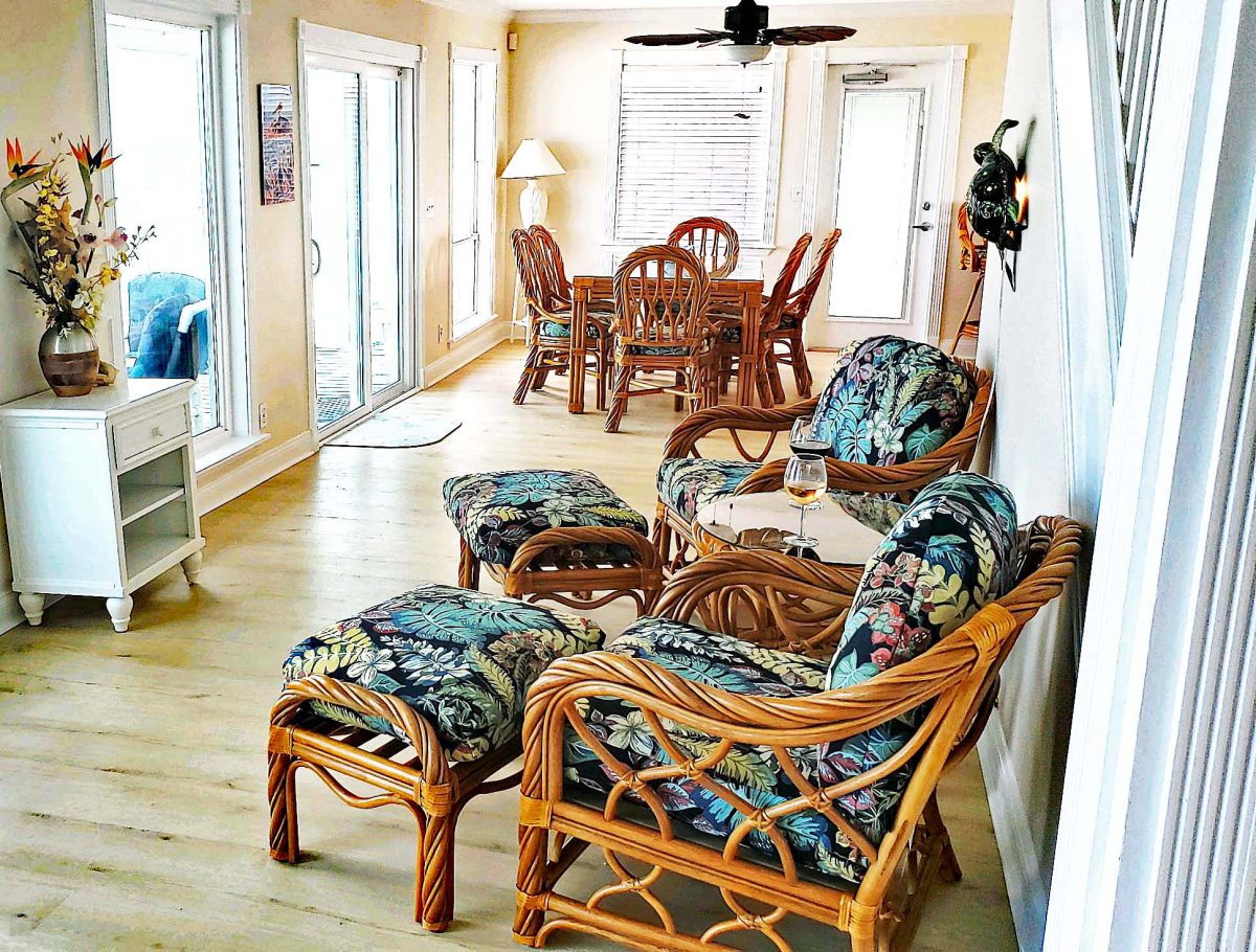 NEW TWIST LIVING ROOM AND DINING ROOM FURNITURE