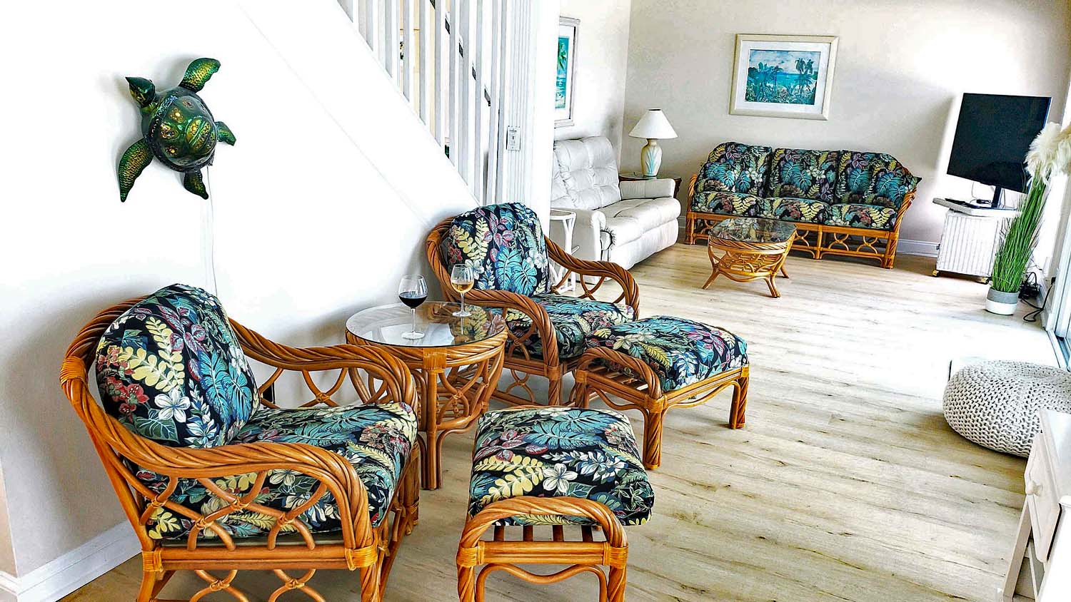 NEW TWIST RATTAN LIVING ROOM SET