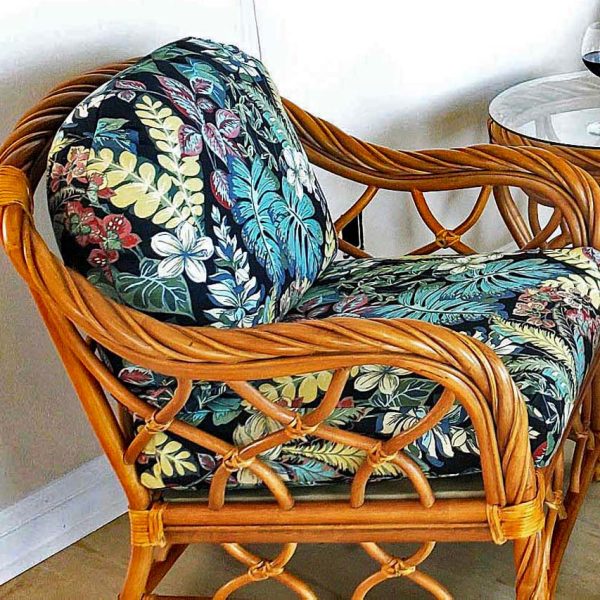 NEW TWIST LIVING ROOM ARM CHAIR